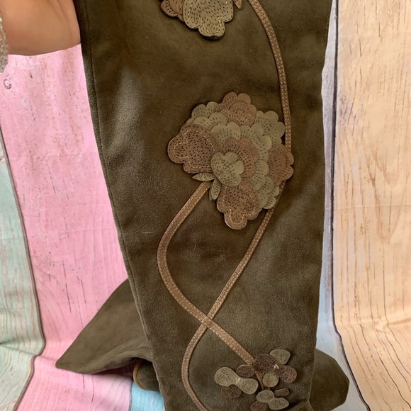 Elegant Floral Embroidered Knee-High Boots - Picture 8 of 10